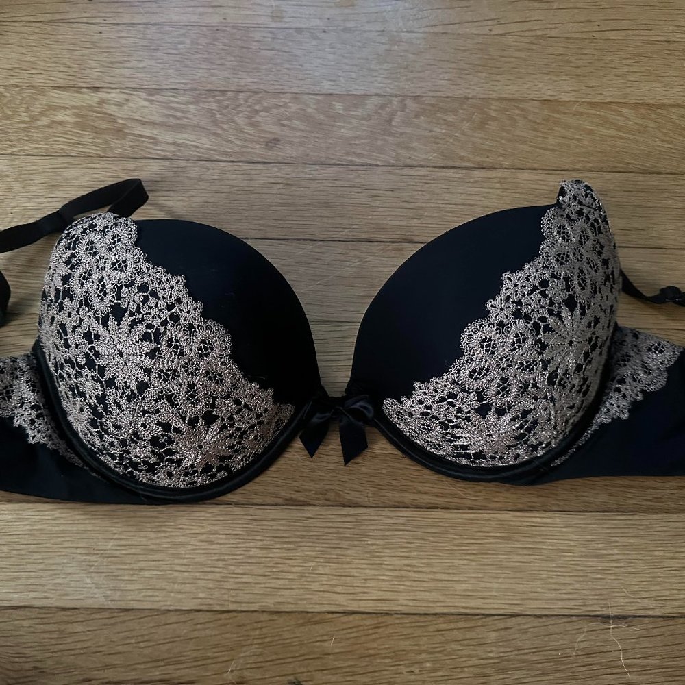 Victoria's Secret black bra size 36D Like new